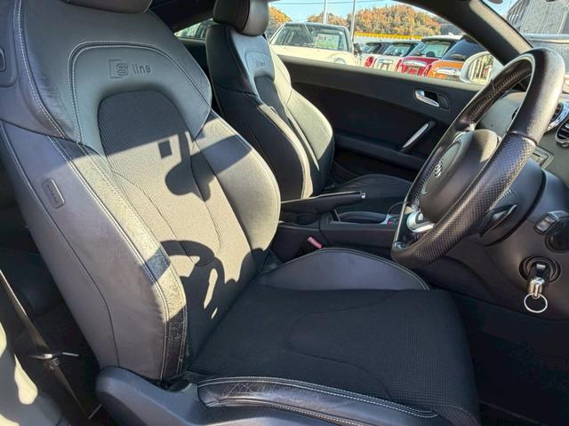 TTクーペ 2.0TFSI Sラインパッケージ ハーフレザーシート 純正ナビ パワーシート 電動リヤスポイラー フルセグTV バックカメラ Bluetooth CD&DVD再生 バックソナー パドルシフト アルミペダル ETC(12枚目)