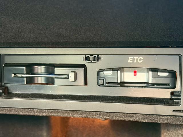 TTクーペ 2.0TFSI Sラインパッケージ ハーフレザーシート 純正ナビ パワーシート 電動リヤスポイラー フルセグTV バックカメラ Bluetooth CD&DVD再生 バックソナー パドルシフト アルミペダル ETC(27枚目)