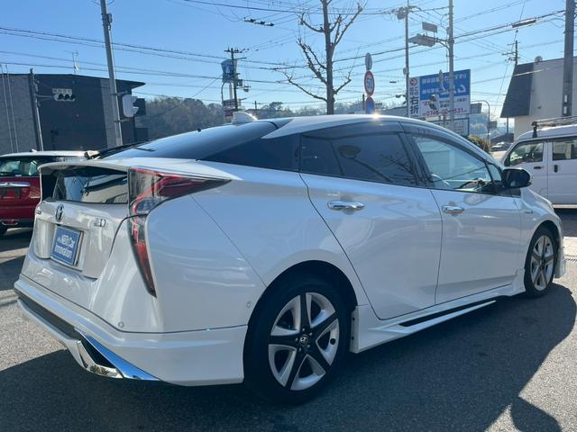 プリウス Ａプレミアム　モデリスタフルエアロ　純正ナビ　衝突軽減ブレーキ　レーンアシスト　パワーシート　バックカメラクルーズコントロール　３６０°ドラレコ　スマートキー　コーナーセンサー　純正１７インチＡＷ　ＥＴＣ（5枚目）