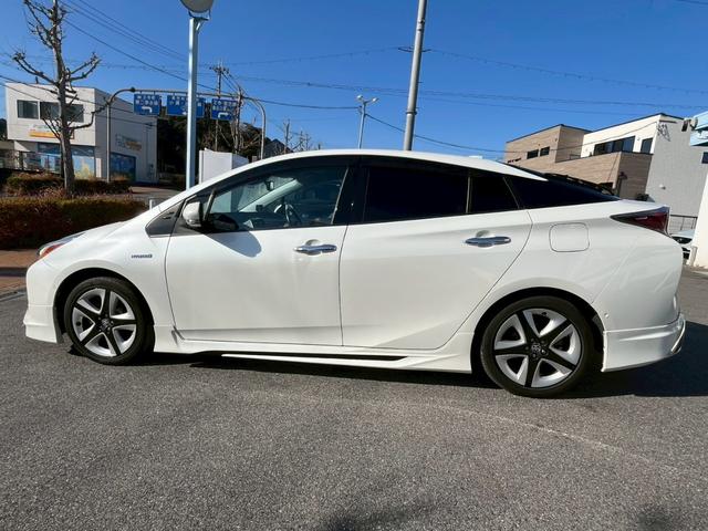 プリウス Ａプレミアム　モデリスタフルエアロ　純正ナビ　衝突軽減ブレーキ　レーンアシスト　パワーシート　バックカメラクルーズコントロール　３６０°ドラレコ　スマートキー　コーナーセンサー　純正１７インチＡＷ　ＥＴＣ（8枚目）