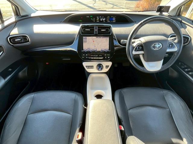 プリウス Ａプレミアム　モデリスタフルエアロ　純正ナビ　衝突軽減ブレーキ　レーンアシスト　パワーシート　バックカメラクルーズコントロール　３６０°ドラレコ　スマートキー　コーナーセンサー　純正１７インチＡＷ　ＥＴＣ（9枚目）