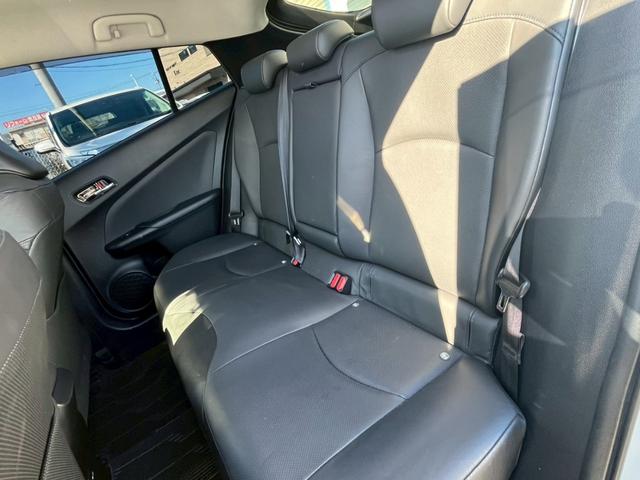 プリウス Ａプレミアム　モデリスタフルエアロ　純正ナビ　衝突軽減ブレーキ　レーンアシスト　パワーシート　バックカメラクルーズコントロール　３６０°ドラレコ　スマートキー　コーナーセンサー　純正１７インチＡＷ　ＥＴＣ（12枚目）