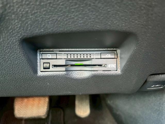 プリウス Ａプレミアム　モデリスタフルエアロ　純正ナビ　衝突軽減ブレーキ　レーンアシスト　パワーシート　バックカメラクルーズコントロール　３６０°ドラレコ　スマートキー　コーナーセンサー　純正１７インチＡＷ　ＥＴＣ（30枚目）