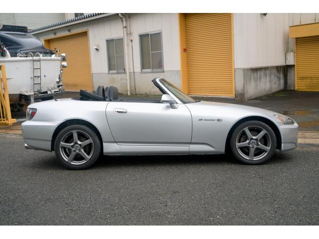 S2000 タイプV VGS VTEC 6速MT 専用ステアリング HONDAACCESSユーロパフォーマンスR5 17インチAW 黒幌 黒内装 ハーフレザーシート レーダー プッシュスタート HIDヘッドライト ABS(16枚目)