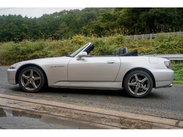 S2000 タイプV VGS VTEC 6速MT 専用ステアリング HONDAACCESSユーロパフォーマンスR5 17インチAW 黒幌 黒内装 ハーフレザーシート レーダー プッシュスタート HIDヘッドライト ABS(17枚目)