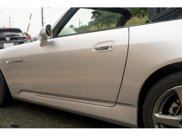 S2000 タイプV VGS VTEC 6速MT 専用ステアリング HONDAACCESSユーロパフォーマンスR5 17インチAW 黒幌 黒内装 ハーフレザーシート レーダー プッシュスタート HIDヘッドライト ABS(22枚目)