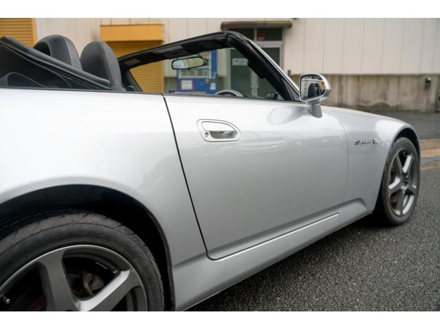 S2000 タイプV VGS VTEC 6速MT 専用ステアリング HONDAACCESSユーロパフォーマンスR5 17インチAW 黒幌 黒内装 ハーフレザーシート レーダー プッシュスタート HIDヘッドライト ABS(42枚目)