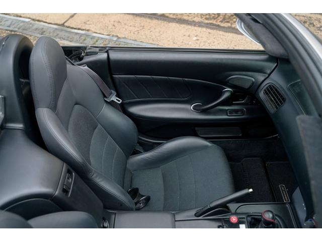 S2000 タイプV VGS VTEC 6速MT 専用ステアリング HONDAACCESSユーロパフォーマンスR5 17インチAW 黒幌 黒内装 ハーフレザーシート レーダー プッシュスタート HIDヘッドライト ABS(55枚目)