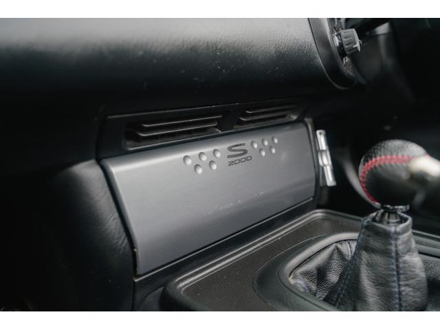 S2000 タイプV VGS VTEC 6速MT 専用ステアリング HONDAACCESSユーロパフォーマンスR5 17インチAW 黒幌 黒内装 ハーフレザーシート レーダー プッシュスタート HIDヘッドライト ABS(65枚目)