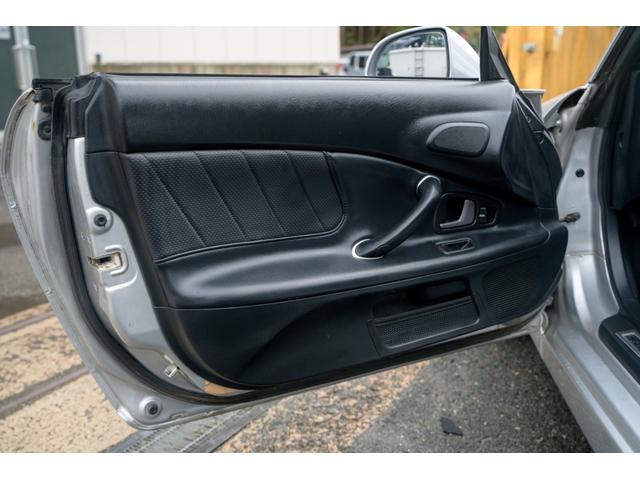 S2000 タイプV VGS VTEC 6速MT 専用ステアリング HONDAACCESSユーロパフォーマンスR5 17インチAW 黒幌 黒内装 ハーフレザーシート レーダー プッシュスタート HIDヘッドライト ABS(76枚目)