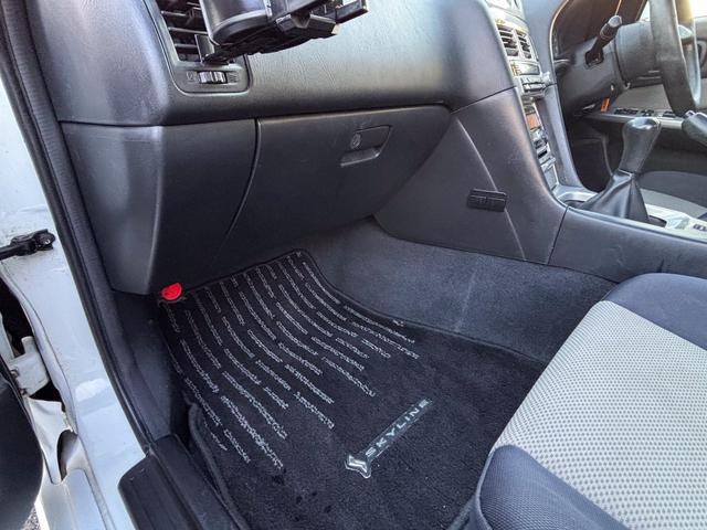 スカイライン ２５ＧＴターボ　純正５速ＭＴ　フルエアロ　車高調　１８インチＡＷ　ＷＯＲＫＣＲｋａｉ極　対向キャリパー　柿本改マフラー　Ｄｅｆｉブースト・水温・油温計　ＧＲｅｄｄｙブーコン　ターボタイマー　ＭＯＭＯステ　ＥＴＣ（50枚目）