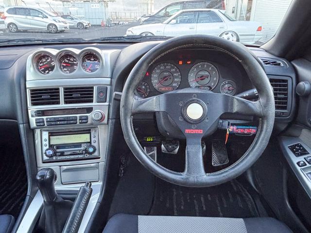 スカイライン ２５ＧＴターボ　純正５速ＭＴ　フルエアロ　車高調　１８インチＡＷ　ＷＯＲＫＣＲｋａｉ極　対向キャリパー　柿本改マフラー　Ｄｅｆｉブースト・水温・油温計　ＧＲｅｄｄｙブーコン　ターボタイマー　ＭＯＭＯステ　ＥＴＣ（52枚目）