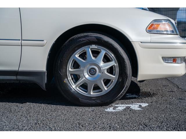 マークII グランデ　レガリア　２．５　後期　１ＪＺ　キーレス　３眼ヘッドライト　キセノンヘッドライト＆フォグランプ　木目パネル＆ステアリング　パワーシート　オートエアコン　ＥＴＣ　電動格納ミラー　レーダー　ＥＴＣ　オーディオ（32枚目）