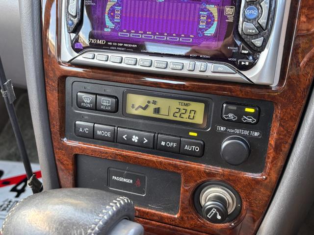 マークII グランデ　レガリア　２．５　後期　１ＪＺ　キーレス　３眼ヘッドライト　キセノンヘッドライト＆フォグランプ　木目パネル＆ステアリング　パワーシート　オートエアコン　ＥＴＣ　電動格納ミラー　レーダー　ＥＴＣ　オーディオ（53枚目）