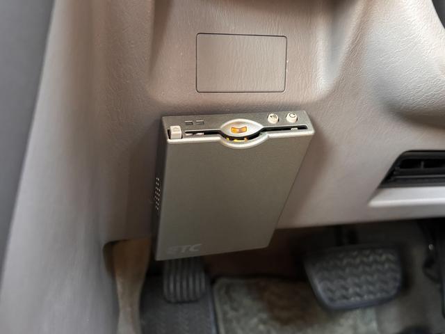 マークII グランデ　レガリア　２．５　後期　１ＪＺ　キーレス　３眼ヘッドライト　キセノンヘッドライト＆フォグランプ　木目パネル＆ステアリング　パワーシート　オートエアコン　ＥＴＣ　電動格納ミラー　レーダー　ＥＴＣ　オーディオ（56枚目）