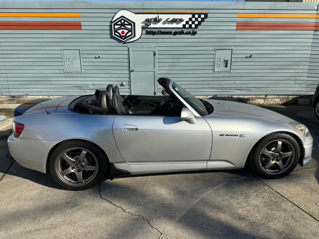 Ｓ２０００ ベースグレード　社外１７インチアルミ　ハーフレザーシート　前後ドラレコ　車高調（4枚目）