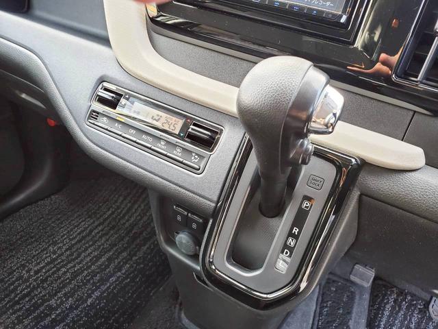 ソリオ ハイブリッドＭＺ　前後ドライブレコーダー　社外ナビ　バックカメラ　Ｂｌｕｅｔｏｏｔｈ　ＤＶＤ再生　ロールサンシェード　純正アルミホイール　ＥＴＣ　シートヒーター　ワンオーナー　ホワイトパール　スペアキー有（16枚目）