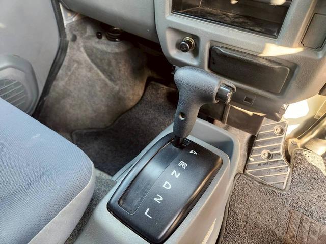 ＮＶ１００クリッパーバン ＧＸ　ルーフラック　ＥＴＣ　純正ナビ　ワンセグ　Ｂｌｕｅｔｏｏｔｈ　ＡＴ　キーレス　２列目ヘッドレスト付き（32枚目）