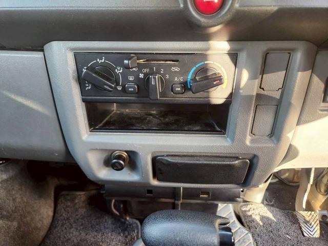 ＮＶ１００クリッパーバン ＧＸ　ルーフラック　ＥＴＣ　純正ナビ　ワンセグ　Ｂｌｕｅｔｏｏｔｈ　ＡＴ　キーレス　２列目ヘッドレスト付き（33枚目）