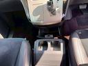 運転席と助手席の間にある、コンソールボックスです!