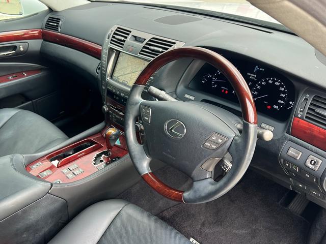 ＬＳ ＬＳ４６０　バージョンＣ　Ｉパッケージ　ユーザー買取／純正ナビ／バックカメラ／黒レザーシート／ステアリングヒーター／クルーズコントロール（8枚目）