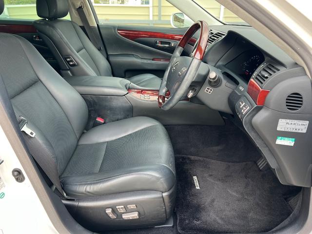 ＬＳ ＬＳ４６０　バージョンＣ　Ｉパッケージ　ユーザー買取／純正ナビ／バックカメラ／黒レザーシート／ステアリングヒーター／クルーズコントロール（20枚目）