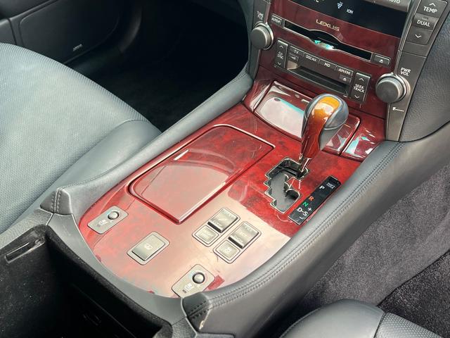 ＬＳ ＬＳ４６０　バージョンＣ　Ｉパッケージ　ユーザー買取／純正ナビ／バックカメラ／黒レザーシート／ステアリングヒーター／クルーズコントロール（32枚目）