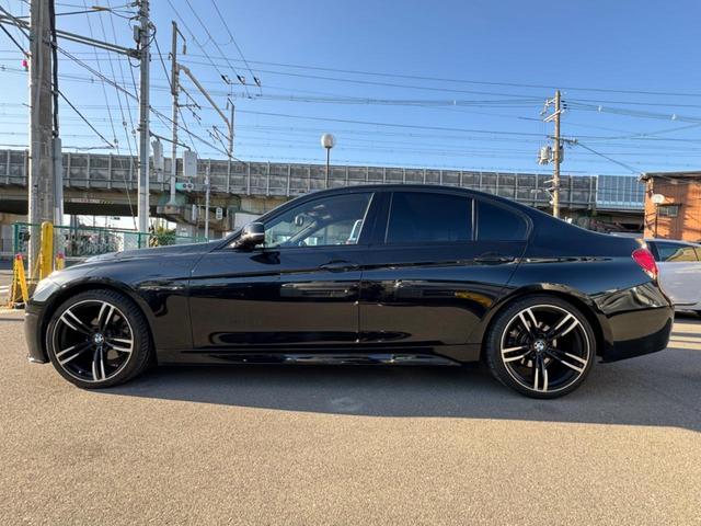 ３シリーズ ３２０ｉ　Ｍスポーツ　ユーザー買取／社外フロントリップ／社外アルミホイール／純正ナビ／バックカメラ（8枚目）