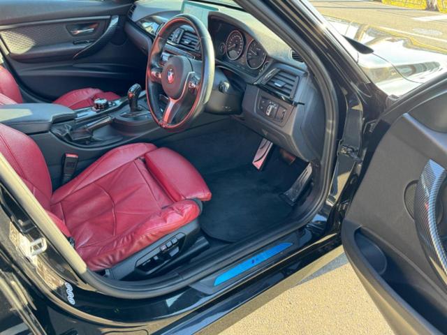 ３シリーズ ３２０ｉ　Ｍスポーツ　ユーザー買取／社外フロントリップ／社外アルミホイール／純正ナビ／バックカメラ（22枚目）