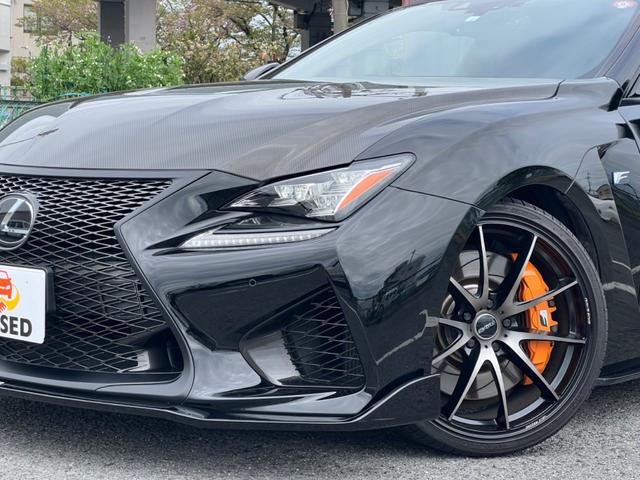 ＲＣ Ｆ カーボンエクステリアパッケージ　ＴＯＭ’Ｓチタンマフラー／フロントディフューザー／カーボンリアディフェーザー／レーシングサスペンション／ＴＶＤ・ＢＳＭ・ＬＤＡ／セミアリニン赤シート／レイズ２０インチＡＷ／プリクラッシュセーフティ（35枚目）