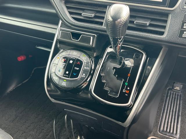 ヴォクシー ZS 煌 ユーザー買取/モデリスタ/両側パワスラ/バックカメラ/プッシュスタート(32枚目)