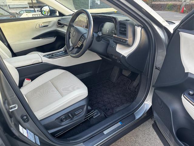 クラウンクロスオーバー Ｇアドバンスド・レザーパッケージ　４ＷＤ／ワンオーナー／ユーザー買取／純正ナビ／全方位モニター／ベージュレザーシート／デジタルインナーミラー／パワーバックドア（13枚目）