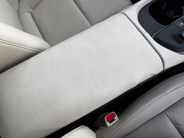 クラウンクロスオーバー Ｇアドバンスド・レザーパッケージ　４ＷＤ／ワンオーナー／ユーザー買取／純正ナビ／全方位モニター／ベージュレザーシート／デジタルインナーミラー／パワーバックドア（16枚目）