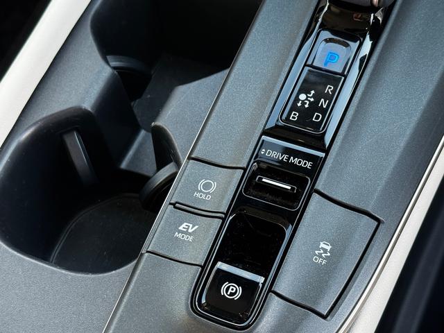 クラウンクロスオーバー Ｇアドバンスド・レザーパッケージ　４ＷＤ／ワンオーナー／ユーザー買取／純正ナビ／全方位モニター／ベージュレザーシート／デジタルインナーミラー／パワーバックドア（19枚目）