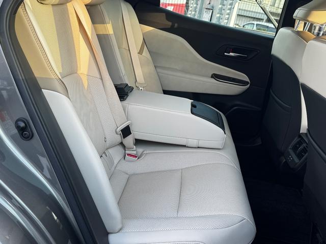 クラウンクロスオーバー Ｇアドバンスド・レザーパッケージ　４ＷＤ／ワンオーナー／ユーザー買取／純正ナビ／全方位モニター／ベージュレザーシート／デジタルインナーミラー／パワーバックドア（31枚目）