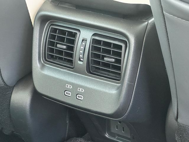 クラウンクロスオーバー Ｇアドバンスド・レザーパッケージ　４ＷＤ／ワンオーナー／ユーザー買取／純正ナビ／全方位モニター／ベージュレザーシート／デジタルインナーミラー／パワーバックドア（32枚目）