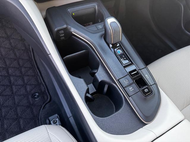 クラウンクロスオーバー Ｇアドバンスド・レザーパッケージ　４ＷＤ／ワンオーナー／ユーザー買取／純正ナビ／全方位モニター／ベージュレザーシート／デジタルインナーミラー／パワーバックドア（52枚目）