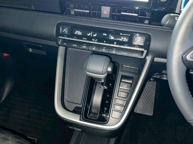 ヴォクシー ハイブリッドＳ－Ｚ　ワンオーナー／１０．５インチナビ／デジタルインナーミラー／３眼ＬＥＤヘッドライト／２列目オットマン／両側パワースライドドア／パワーバックドア／ＴＺドライブレコーダー（17枚目）