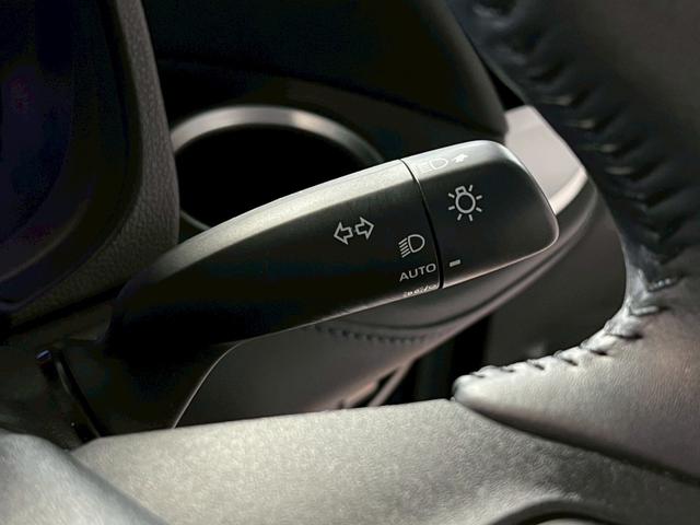 ヴォクシー ハイブリッドＳ－Ｚ　ワンオーナー／１０．５インチナビ／デジタルインナーミラー／３眼ＬＥＤヘッドライト／２列目オットマン／両側パワースライドドア／パワーバックドア／ＴＺドライブレコーダー（28枚目）