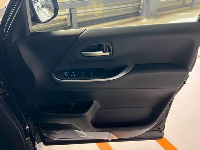 ヴォクシー ハイブリッドＳ－Ｚ　ワンオーナー／１０．５インチナビ／デジタルインナーミラー／３眼ＬＥＤヘッドライト／２列目オットマン／両側パワースライドドア／パワーバックドア／ＴＺドライブレコーダー（32枚目）