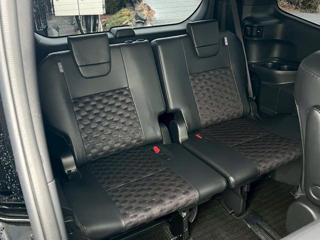 ヴォクシー ハイブリッドＳ－Ｚ　ワンオーナー／１０．５インチナビ／デジタルインナーミラー／３眼ＬＥＤヘッドライト／２列目オットマン／両側パワースライドドア／パワーバックドア／ＴＺドライブレコーダー（39枚目）