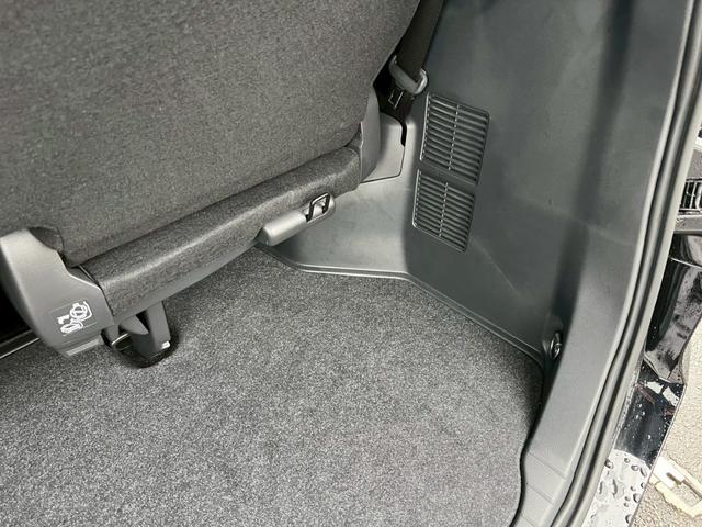 ヴォクシー ハイブリッドＳ－Ｚ　ワンオーナー／１０．５インチナビ／デジタルインナーミラー／３眼ＬＥＤヘッドライト／２列目オットマン／両側パワースライドドア／パワーバックドア／ＴＺドライブレコーダー（42枚目）