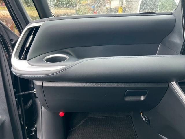 ヴォクシー ハイブリッドＳ－Ｚ　ワンオーナー／１０．５インチナビ／デジタルインナーミラー／３眼ＬＥＤヘッドライト／２列目オットマン／両側パワースライドドア／パワーバックドア／ＴＺドライブレコーダー（55枚目）