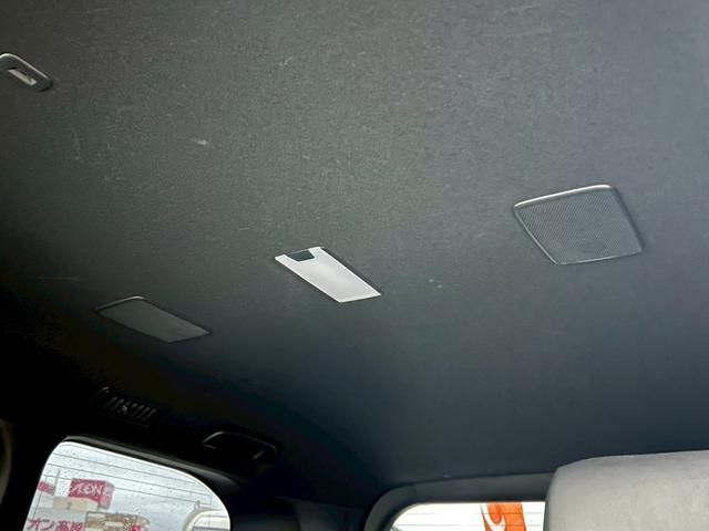 ヴォクシー ハイブリッドＳ－Ｚ　ワンオーナー／１０．５インチナビ／デジタルインナーミラー／３眼ＬＥＤヘッドライト／２列目オットマン／両側パワースライドドア／パワーバックドア／ＴＺドライブレコーダー（57枚目）