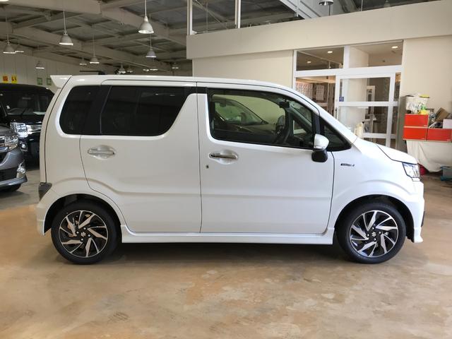 ワゴンＲカスタムＺ ハイブリッドＺＴ　登録済未使用車　ハイブリッド車　ターボ　ＬＥＤヘッドライト　フォグライト　シートヒーター　ＵＳＢソケット　プッシュスタート　純正アルミホイール　スマートキー　アームレストコンソール　座席下収納（7枚目）