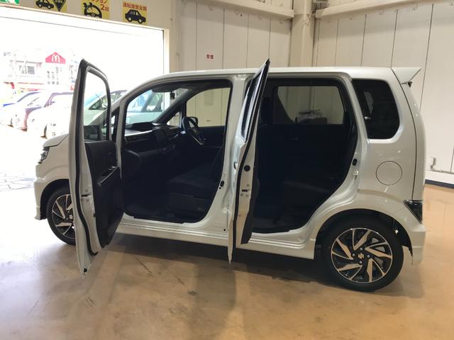 ワゴンＲカスタムＺ ハイブリッドＺＴ　登録済未使用車　ハイブリッド車　ターボ　ＬＥＤヘッドライト　フォグライト　シートヒーター　ＵＳＢソケット　プッシュスタート　純正アルミホイール　スマートキー　アームレストコンソール　座席下収納（12枚目）