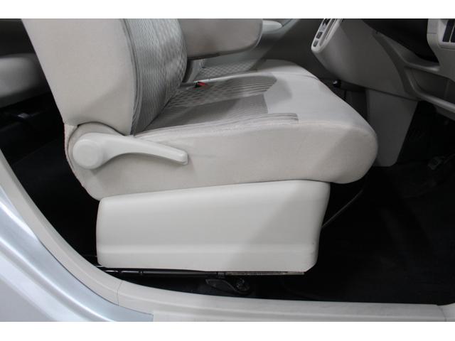 ムーヴ Ｌ　ＣＤオーディオ　キーレスキー　電動格納ドアミラー　サイドバイザー　フロアマット　マニュアルエアコン　アームレストコンソール　ベンチシート　フルフラットシート　パワーウィンドウ（60枚目）