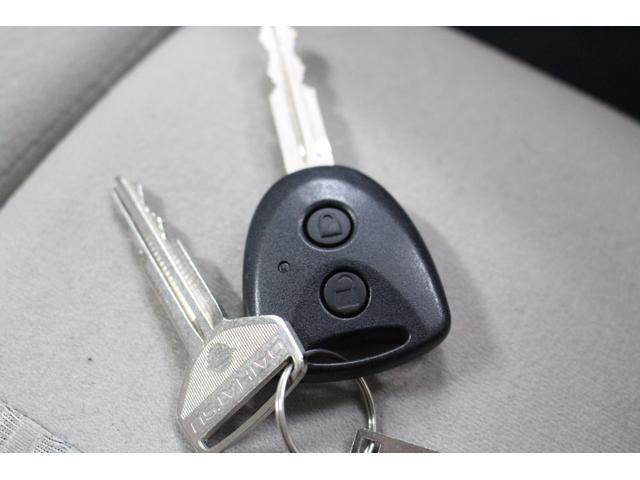 ムーヴ Ｌ　ＣＤオーディオ　キーレスキー　電動格納ドアミラー　サイドバイザー　フロアマット　マニュアルエアコン　アームレストコンソール　ベンチシート　フルフラットシート　パワーウィンドウ（79枚目）