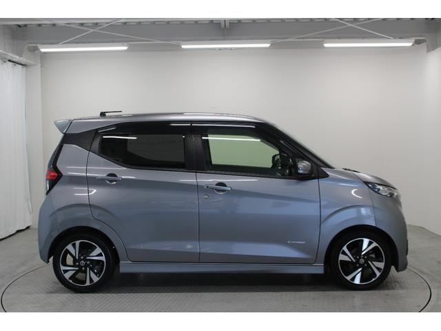 デイズ ハイウェイスター　Ｇターボ　純正ナビ　Ｂｌｕｅｔｏｏｔｈ対応　バックカメラ　純正アルミホイール　エマージェンシーブレーキ　タッチパネル式オートエアコン　座席下収納　プッシュスタート　スマートキー　サイドバイザー　フロアマット（11枚目）