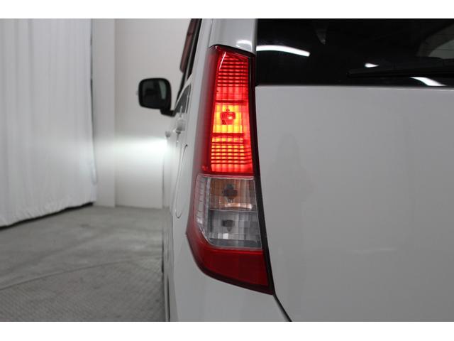 ワゴンＲ リミテッド　モニター付オーディオ　バックカメラ　プッシュスタート　スマートキー　電動格納ドアミラー　オートエアコン　サイドバイザー　フロアマット　フルフラットシート　ベンチシート　ウィンカーミラー　座席下収納（15枚目）